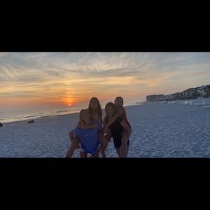 Meet your Posher, Ella